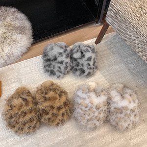 Chaussons tendance pour femmes, mignons, antidérapants, avec semelle extérieure en PVC, chauds, pour l'été et l'hiver, en fausse fourrure pelucheuse, pour la maison et l'extérieur - Product Image 5