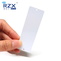 Tarjeta RFID de PVC UHF con Código QR y Número de Código de Barras para Almacén, ISO18000 6C Monza R6P M730 M750, con Orificios para Gestión de Palés