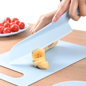 Juego de cuchillos de plástico seguros para niños en edad preescolar de 2 a 4 años, color azul, con tabla de cortar y tenedor. - Product Image 3