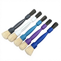 Brosse de nettoyage automobile double tête 2 en 1 avec poils de sanglier et de nylon pour le nettoyage intérieur du tableau de bord et extérieur des roues
