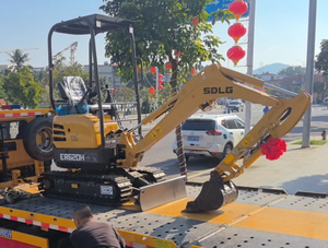 Moteur 11800W pour mini-excavatrice sur chenilles E620H de 2,21 tonnes, idéal pour l'aménagement paysager, la pose de canalisations et la rénovation intérieure en espaces étroits - Product Image 2