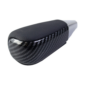 หัวเกียร์อัตโนมัติ Toyota Prado คาร์บอนไฟเบอร์หุ้มหนัง ฐานทรงกรวย อุปกรณ์ตกแต่งภายในที่ออกแบบตามหลักสรีรศาสตร์ - Product Image 3