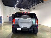 GMC Hummer EV SUV AWD 2024 d'occasion, conduite à gauche, intérieur cuir, régulateur de vitesse adaptatif, pneus R20, extérieur foncé, toit ouvrant automatique