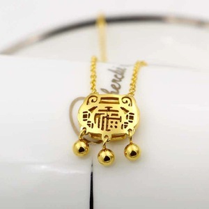 Buona fortuna " Fu "   Collana con ciondolo a forma di chiave Ruyi in acciaio al titanio placcato oro 18 carati, catena da donna per clavicola, stile etnico - Product Image 1