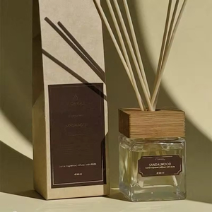 Aikun – Nouveau diffuseur à bâtonnets en bois de santal 100 ml, flacon carré en verre, coffret cadeau, faible MOQ, personnalisation rapide, pour usage spa - Product Image 1