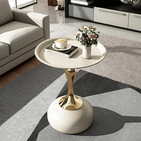 Luxuriöser Moderner Beistelltisch mit Einzigartigem Taillendesign für Zuhause Zeitgenössischer Französischer Kleiner Eck-Kaffeetisch Dekorative Metallmöbel