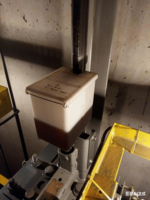 Accessoires d'ascenseur : Tasse à huile pour ascenseur d'hôtel, contrepoids de cabine, rail de guidage avec boîte de récupération d'huile carrée