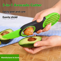 Fabriek Groothandel Draagbare Groene 3-In-1 Multi-Functionele Handmatige Plastic Fruitsnijder Corer Cutter Avocado Mes