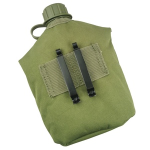 Bouteille d'eau en polyester vert écologique pour le camping en plein air, gourde de sport avec pochette - Product Image 3