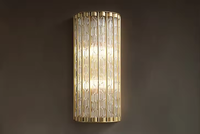Lustre moderne américain de luxe rond en métal doré à 3 niveaux avec verre torsadé et décoration en acrylique pour salon et chambre à coucher