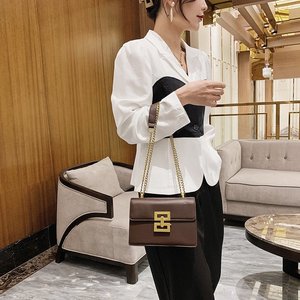 2024 borsa a tracolla da <span class=keywords><strong>donna</strong></span> di lusso con cinghie e chiusure in metallo raffinati - Product Image 5
