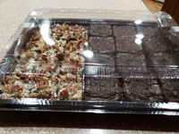 Plateaux de service recyclables de 13 pouces, grands plateaux en plastique écologiques pour les buffets de sandwichs, les desserts