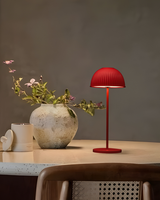 Wiederaufladbare Einfache Dekorative Tischlampe Gerippter Kuppelschirm Touch-Dimmbar Typ C Kabellose Nachttischlampe Hotel Restaurant