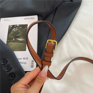 ในปี 2025 เทรนด์ยอดนิยมจะเป็นกระเป๋าโท้ททรงหมอนแบบมีซิป กระเป๋าถือสตรีแบบพกพาหนัง PU ความจุขนาดใหญ่ - Product Image 4