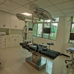 Table d'opération médicale multifonctionnelle électrique de type tour pour orthopédie, médecine esthétique, ophtalmologie, gynécologie - Product Image 1