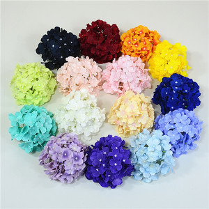 Guirlande florale QiYing Victory de 54 fleurs d'hortensia en soie de 17 cm de diamètre, style sucette, moulage par injection gaufré - Product Image 1