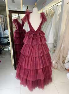 Robe de bal en tulle brillant sans manches avec dos en V profond et volants robe de bal romantique vente directe en gros Bourgogne Royal - Product Image 2