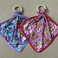 Ensemble de doudous pour bébé en bambou ultra doux à motifs variés avec anneau en bois, bavoirs unisexes en fibre de bambou à motifs de dessins animés, vente en gros
