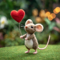 Petite poupée souris en feutre doux et durable en forme de cœur, avec rose et lettre d'amour, jouet cadeau Saint-Valentin pour usage intérieur