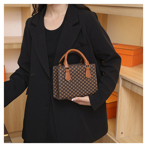 Retro Printed <b>Handbag</b> <b>for</b> Women Versatile High End Tote Bag <b>for</b> Luxurious Parties - Product Image 3