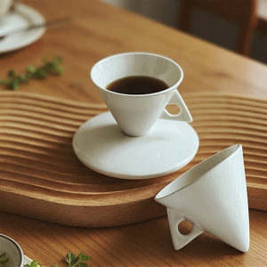 Ensemble <span class=keywords><strong>de</strong></span> tasses à café en céramique vintage, style rétro, cône triangulaire, tasse à latte et soucoupe, vente en gros - Product Image 1