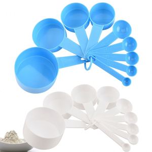 Ensemble de 9 cuillères doseuses en plastique blanc et bleu - Product Image 4