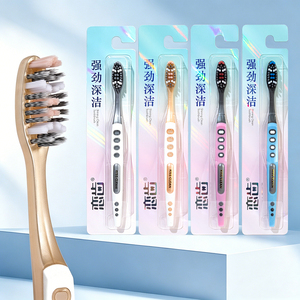 Cepillo de <span class=keywords><strong>dientes</strong></span> de fábrica de plástico para adultos, cepillo de <span class=keywords><strong>dientes</strong></span> para limpieza bucal con mango de goma, cerdas medianas suaves, cepillo de <span class=keywords><strong>dientes</strong></span> personalizado - Product Image 1