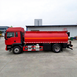 Camion-citerne à huile inflammable HOWO TX Sinotruck 4x2 6 roues 10000L/2500 gallons à vendre - Product Image 2