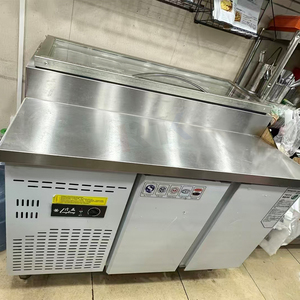 Gekühlter Pizza-Zubereitungstisch 1,5M 60 Zoll 110V Salatbar-Vitrine Sandwich-Zubereitungs-Kühlschrank Kühltechnik - Product Image 6