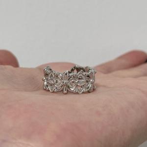 Bague d'index en argent pur S925, style antique, design haut de gamme pour femmes, style rétro luxueux avec des éléments sculptés creux incrustés - Product Image 1