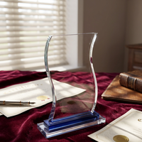 Trophée Sportif en Cristal en Gros – Récompense de Champion Personnalisée avec Impression UV et Technique de Gravure Sablée