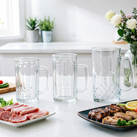 Chope à bière en verre gaufré, résistante et compatible lave-vaisselle, idéale pour la consommation quotidienne à la maison et les services de restauration en bar.