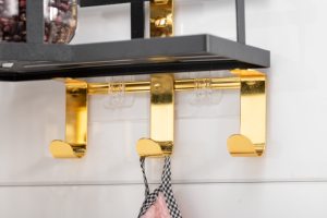 Étagère de rangement d'angle de cuisine en métal en forme de triangle, panier mural avec crochets adhésifs pour cuisine moderne de luxe et salle de bain - Product Image 6