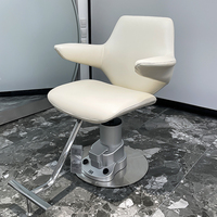 Chaise de salon de coiffure moderne en cuir synthétique avec rotation à 360 degrés et fonctionnalités réglables en hauteur, conçue pour les salons de coiffure