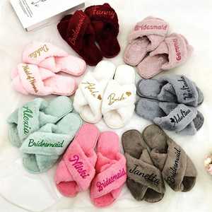 Pantuflas Personalizadas con Banda Cruzada, Suaves, de Piel Sintética, para Interiores, con Punta Abierta, para Bodas - Product Image 1