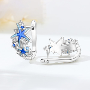 Boucles d'oreilles créoles étoile de mer bleues en cuivre blanc, design original, élégantes et stylées, un cadeau polyvalent pour les filles - Product Image 6