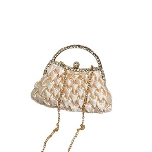 Sac à main de soirée rétro en satin de soie plissé avec boucle de fermeture, pochette élégante, sac bandoulière léger en polyester Tanjing - Product Image 5