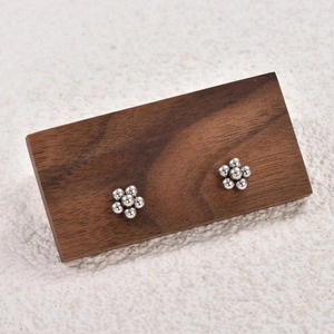 Petites boucles d'oreilles clous en acier inoxydable avec fleurs, couleur or et argent, mini perles, bijoux de piercing pour femmes et filles - Product Image 2