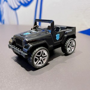 Llavero de coche miniatura de moda, colgante para mochila, pequeño regalo de máquina de garras, llavero, llaveros, anillo para llaves - Product Image 6