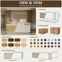 Bureau d'accueil moderne blanc avec éclairage LED, comptoir de réception minimaliste en bois à lattes verticales pour bureau, salon ou clinique