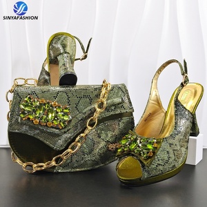Nuova Collezione Sinya: Set di <span class=keywords><strong>Scarpe</strong></span> con Tacco Alto e Borse <span class=keywords><strong>per</strong></span> Matrimoni Africani, <span class=keywords><strong>Scarpe</strong></span> con Cristalli Italiani <span class=keywords><strong>per</strong></span> Spose alla Moda - Product Image 4