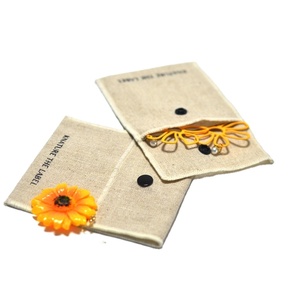 Pochette à bijoux en lin naturel écologique avec séparateur, personnalisable avec logo, pour bijoux et boutons - Product Image 6