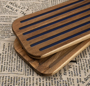 เขียงไม้กระถินณรงค์เคลือบอีพ็อกซี่ลายริเวอร์ พร้อมร่องสำหรับน้ำผลไม้ เหมาะสำหรับการอบขนม ขายส่ง - Product Image 4