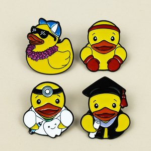 Broche Único de Patito Amarillo Profesional, Lindo Accesorio de Ropa de Aleación Esmaltada, Insignia Creativa de Dibujos Animados para Decoración de Mochilas - Product Image 1