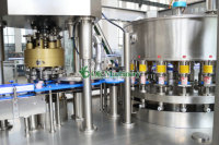 Mesin Pengalengan Jus Otomatis Mesin Pengisian dan Pelabelan Kaleng Aluminium Minuman Jus Minuman Energi