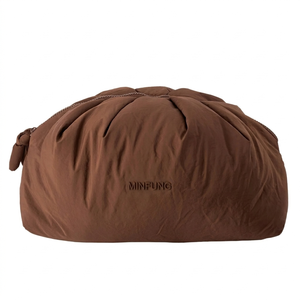 Pochette de maquillage chic personnalisée, légère, grande capacité, en nylon type guimauve, surdimensionnée - Product Image 1
