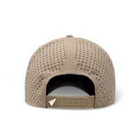 Casquettes de baseball sportives personnalisées à 6 panneaux en polyester imperméable avec découpe laser et patch en caoutchouc PVC