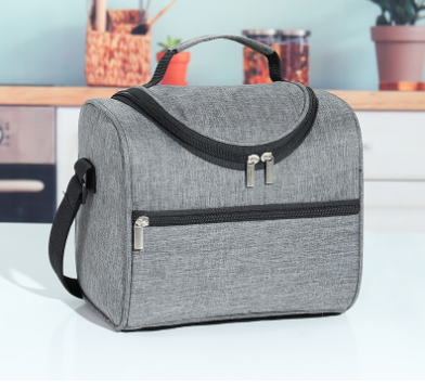 Студенты несут рисовые изоляционные мешки из алюминиевой фольги утолщенные мешки для еды квадратные мешки для обеда для работы