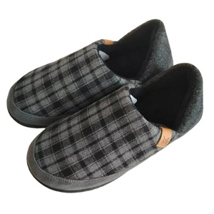 Pantofole da Casa in <span class=keywords><strong>Feltro</strong></span> per Uomo con Logo Personalizzato, Stampa a Quadri, Fodera Morbida e Suola Antiscivolo - Product Image 1