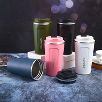 Modèle transfrontalier avec logo personnalisable. Différents types de tasses à café et de gobelets isothermes portables. Cadeau. Design moderne et simple